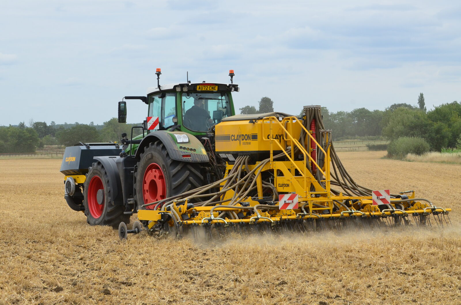 The Claydon farm’s 6m Evolution one-pass drill and double front hopper combination establishing a cover crop.