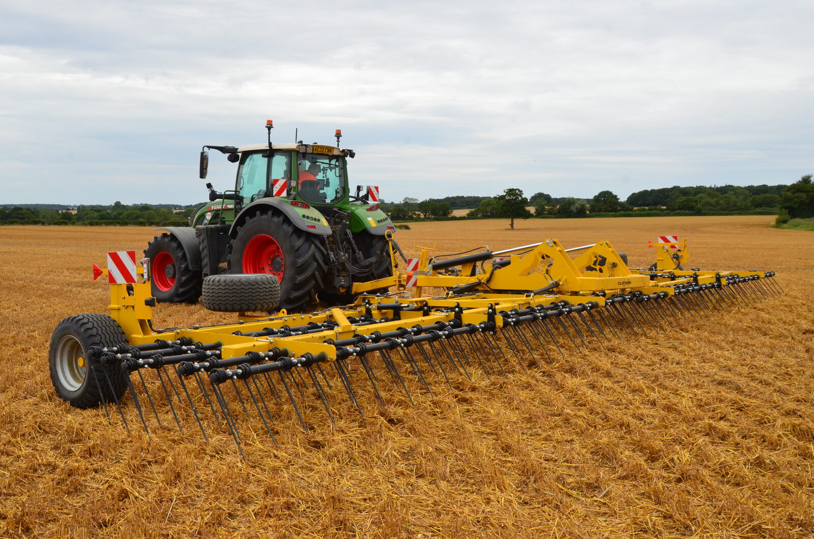 This 15m Straw Harrow is at the heart of the Claydon farm’s stubble management approach. It evenly distributes/breaks down chopped straw and creates a 2cm to 3cm micro-tilth which encourages weeds seeds and volunteers to germinate so that they can be raked out later with another pass. In a normal season worms would quickly rise to the surface after harvest and take almost all the straw down, but this year they remained underground until the first rains.